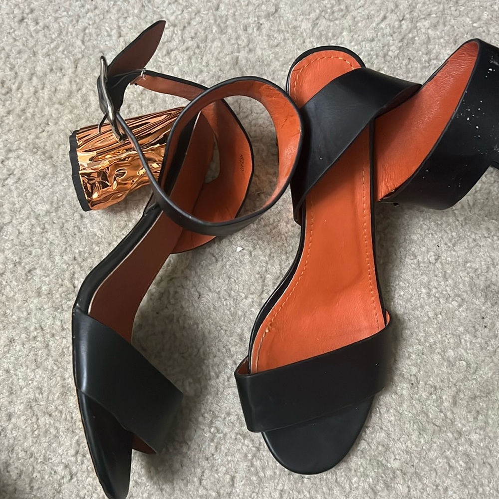 Block heel sandal